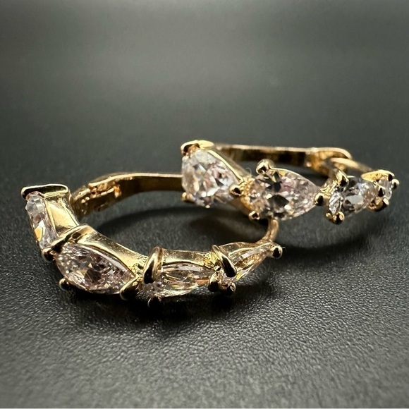 ✨ Gold Plated Hoop Earrings with Pear-Shaped White Stones Classic Sparkle Hoops - Picture 4 of 11